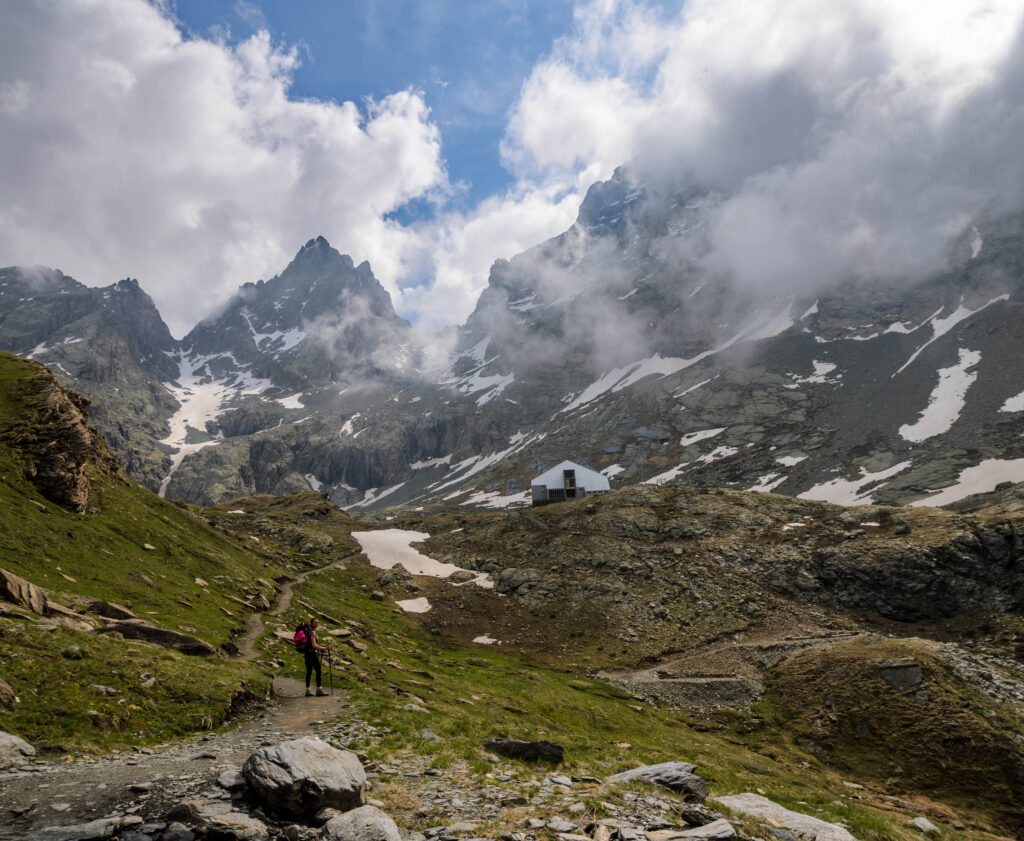 In una valle incantata, raggiungiamo il Rifugio Vallanta